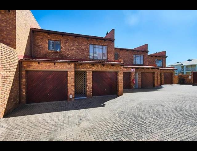 3 BEDROOM TOWNHOUSE FOR SALE IN CROYDON